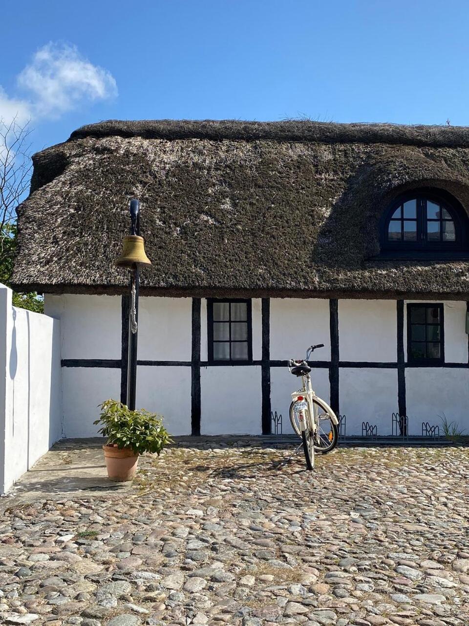 Hotel Strandgaarden Vesterø Havn エクステリア 写真