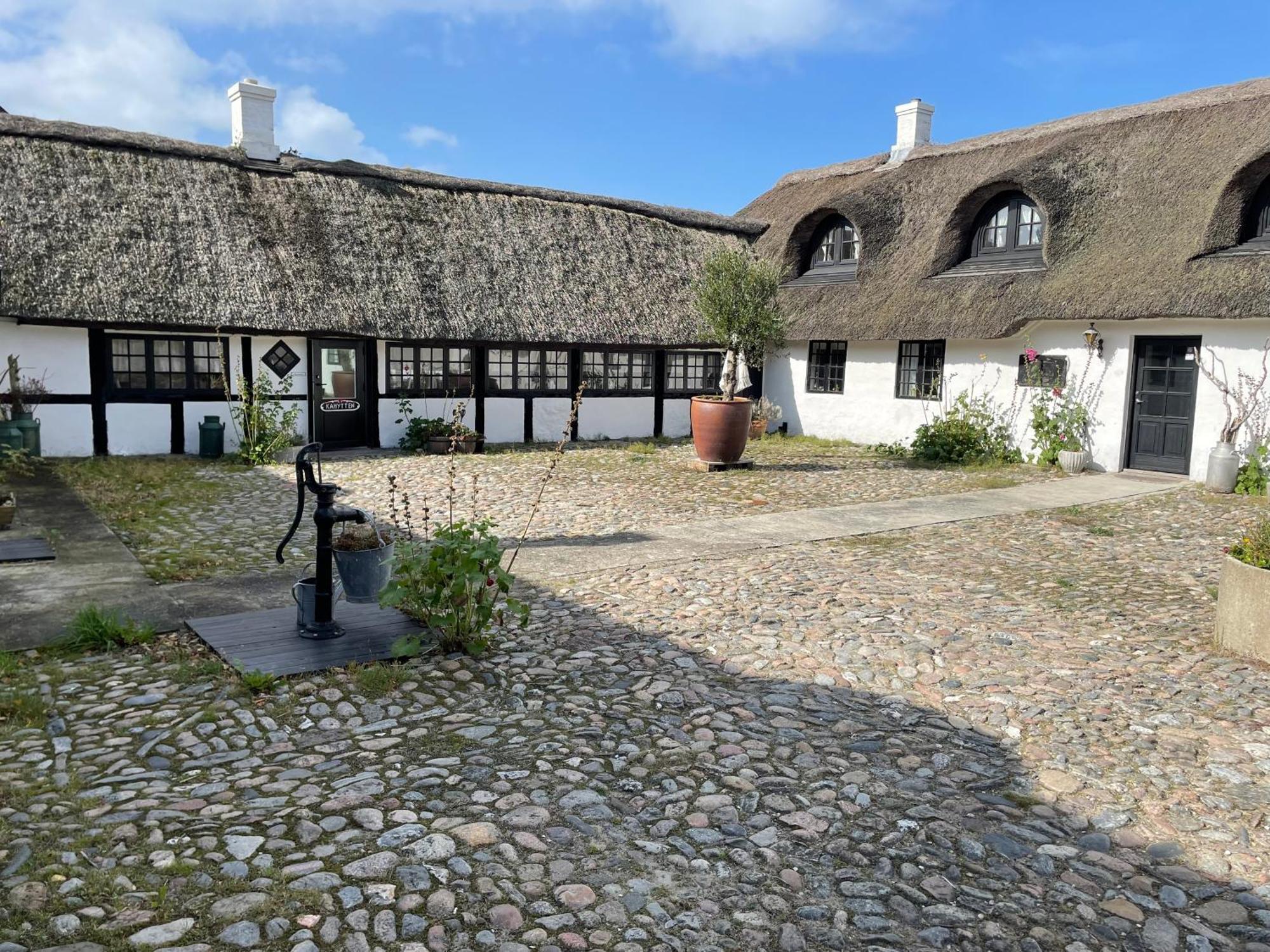 Hotel Strandgaarden Vesterø Havn エクステリア 写真