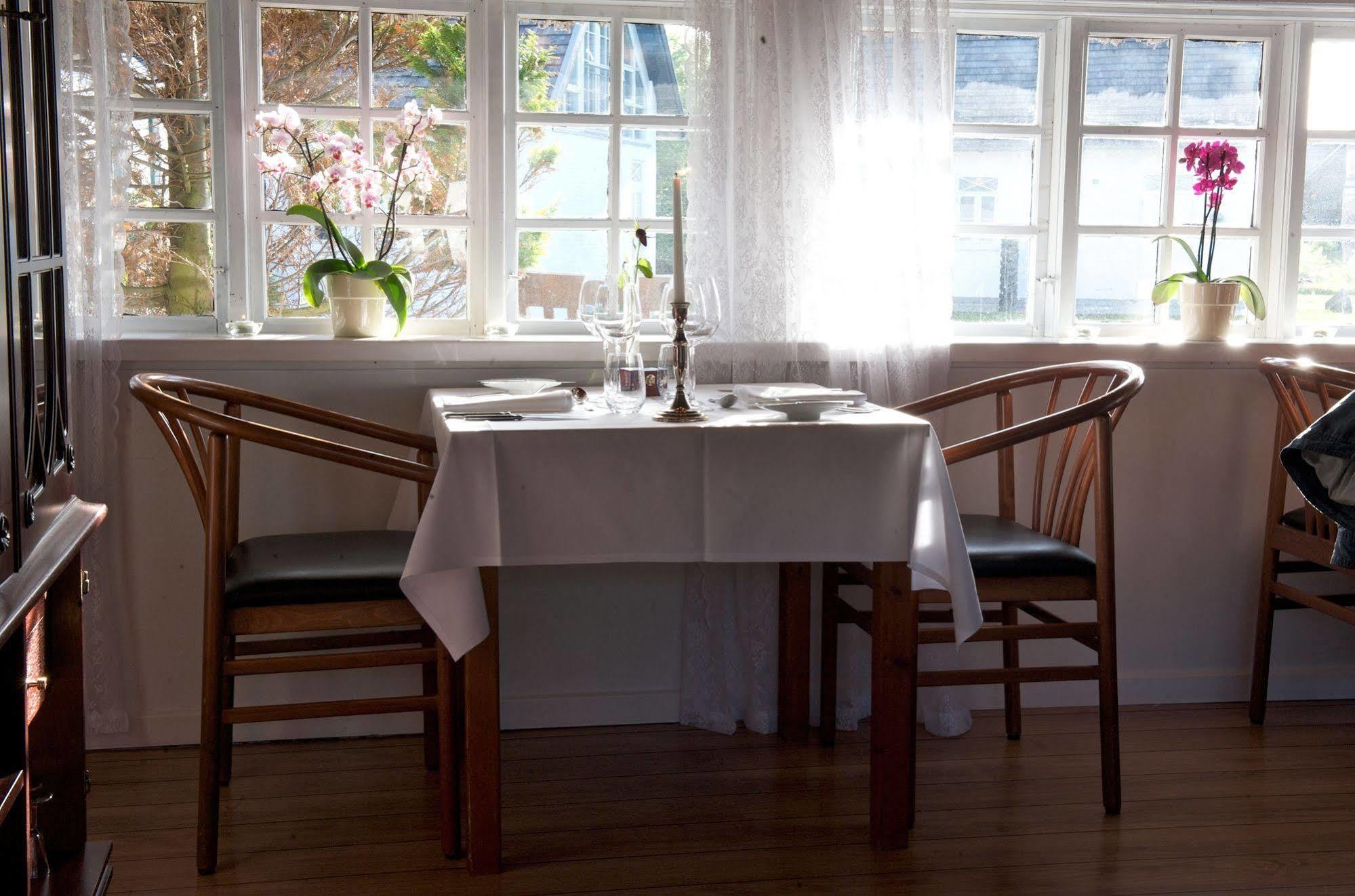 Hotel Strandgaarden Vesterø Havn エクステリア 写真