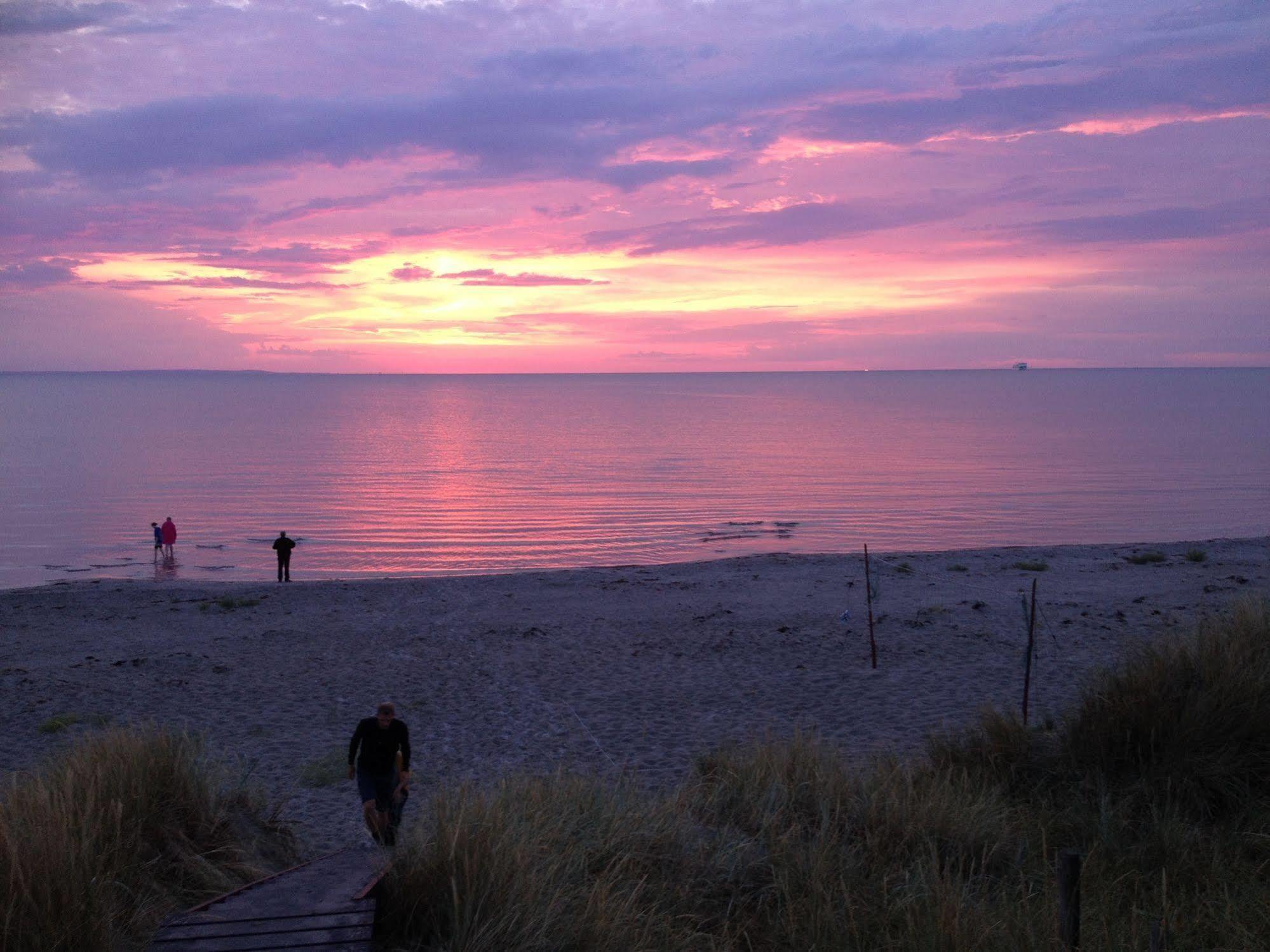 Hotel Strandgaarden Vesterø Havn エクステリア 写真