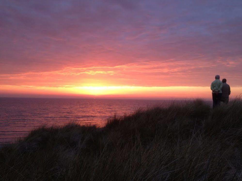 Hotel Strandgaarden Vesterø Havn エクステリア 写真